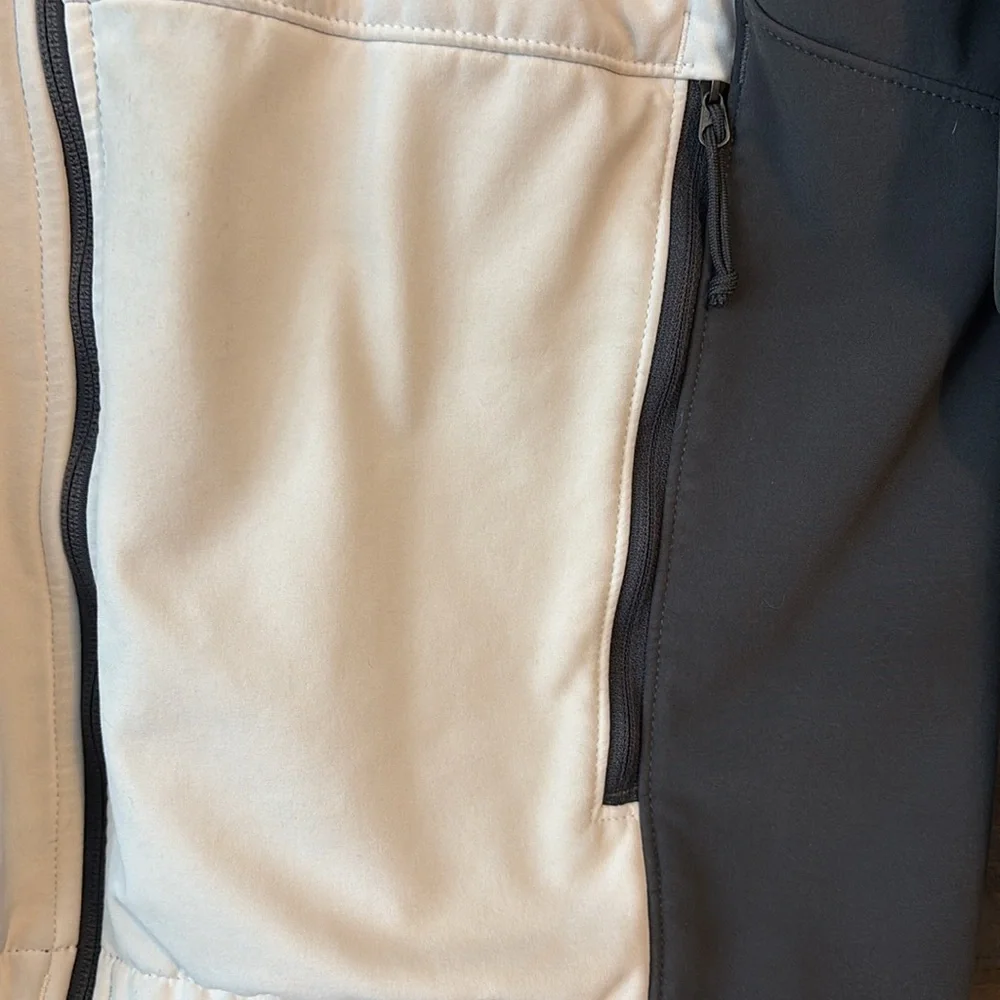 Good Condition - The North Face Softshell Jacket - white/grey - Mens Small - Picture 5 of 9